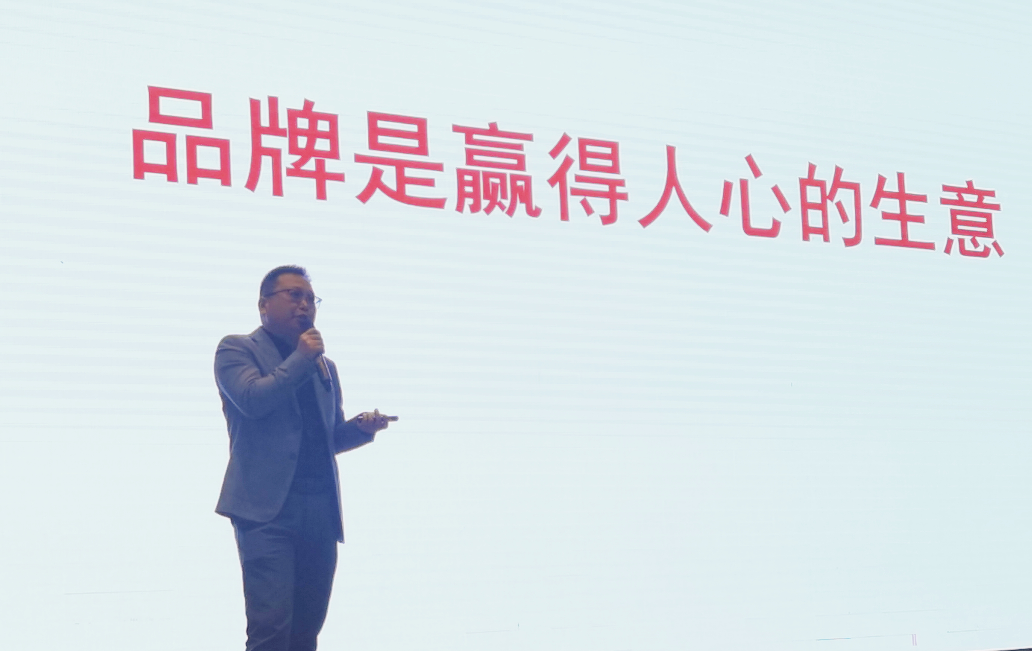 新營銷環境下，飲用水品牌如(rú)何快(kuài)速出圈？